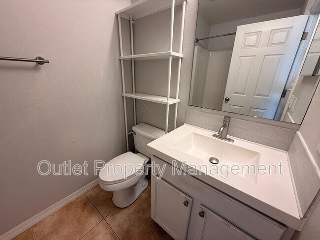 Building Photo - 1437 Dandelion Dr