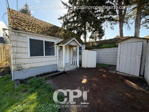 Building Photo - 1102 1/2 N. 2nd- Kelso, WA