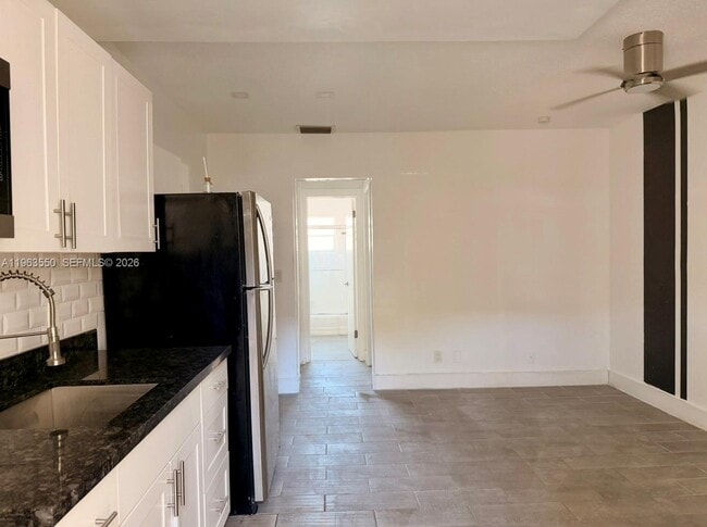 Building Photo - 3515 Van Buren St