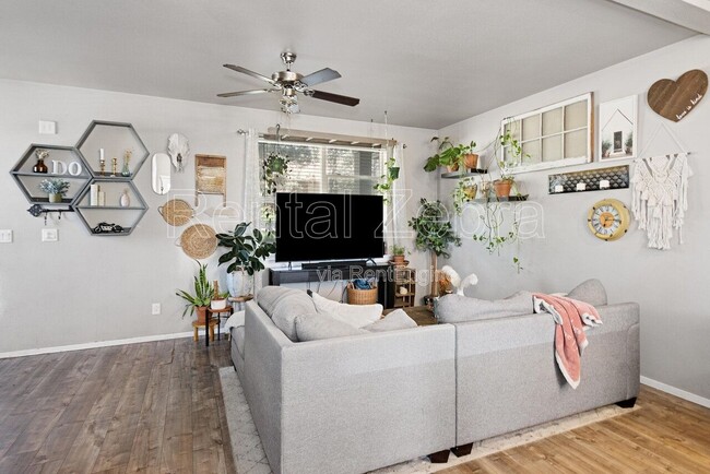 Building Photo - 5 SW Roosevelt Ave