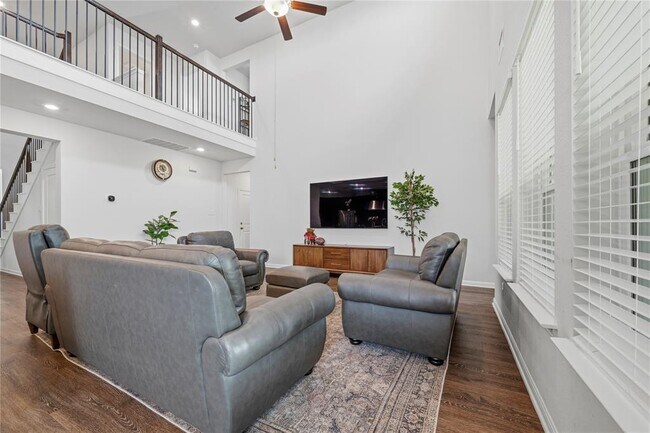 Building Photo - 317 Barton Oak Trl