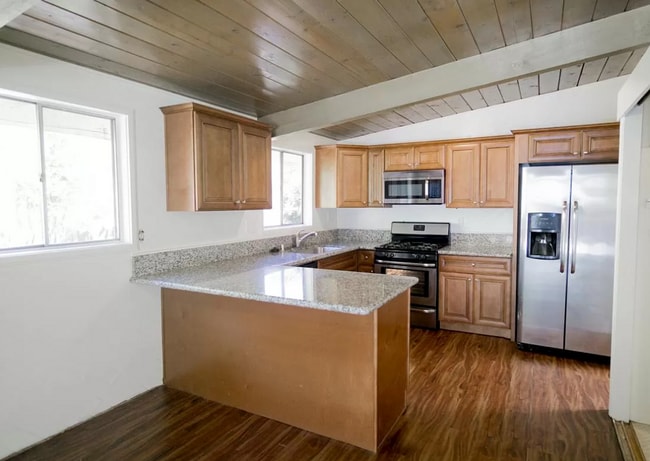 Building Photo - Spacious 4BD/2BA on Baja (Lease out, pending signatures. Check back in a few days!)