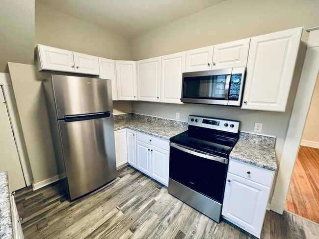 Building Photo - Beautifully Renovated 4bdrm/2bth Home Located in Richmond's Southside!!