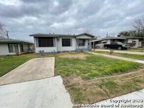 Building Photo - 215 Edna-