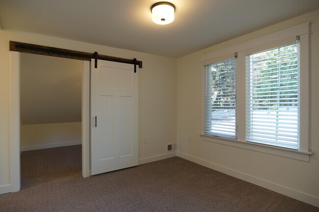 Building Photo - 2922 S Adams St