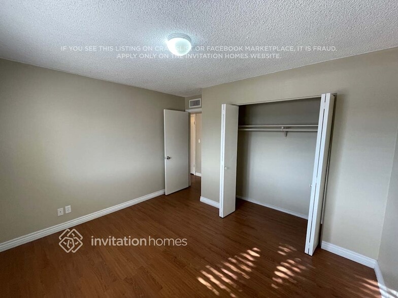 Building Photo - 626 E Via Elena St