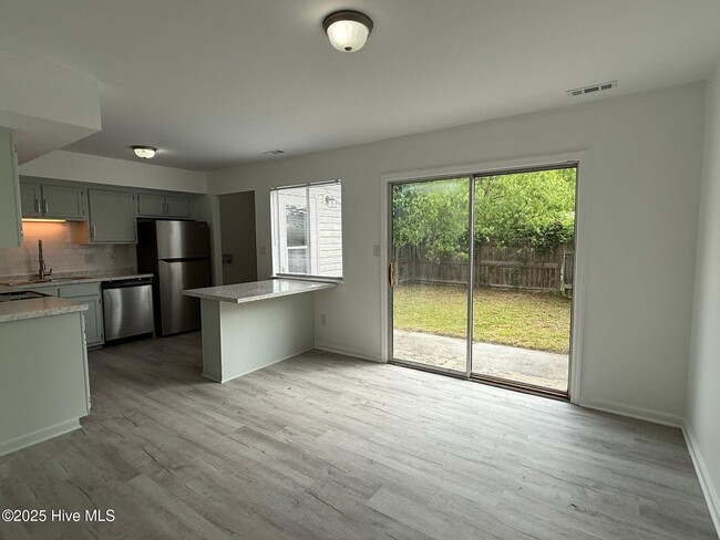 Building Photo - 206 Myrtlewood Cir