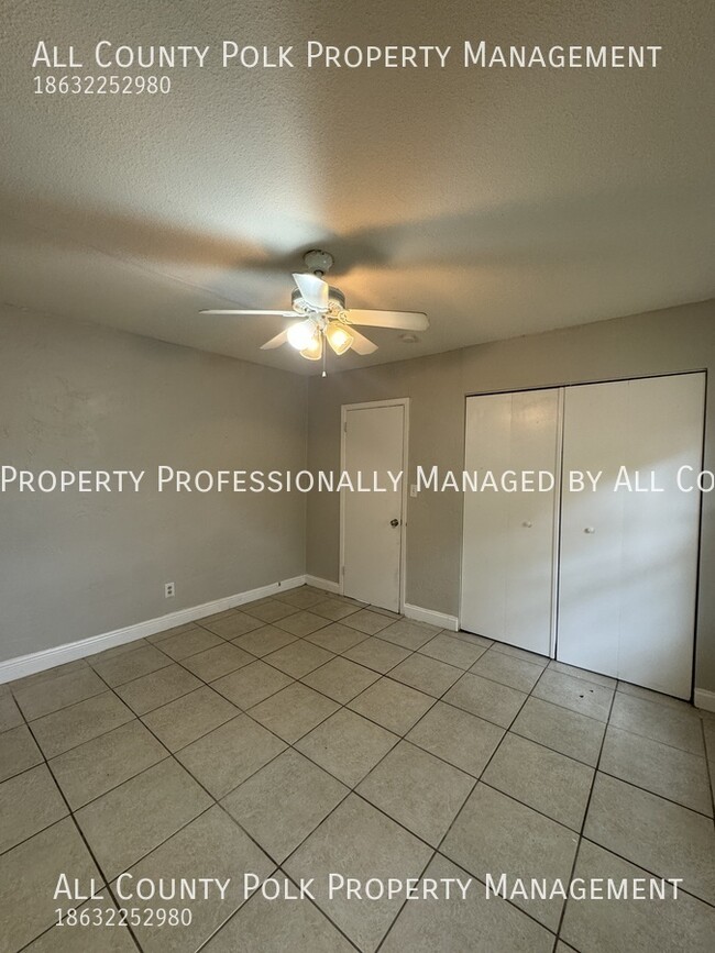 Building Photo - 3 Bedroom 1 Bath Home in St. Pete!