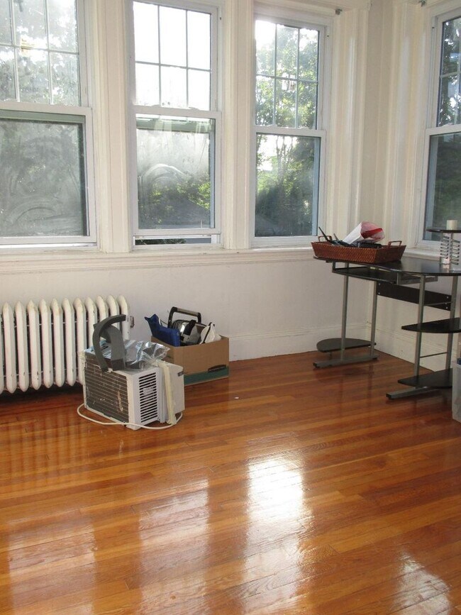 Building Photo - No brokers Fee, No Security Deposit, Heat, Hot Water Included, Steps from the T Stop
