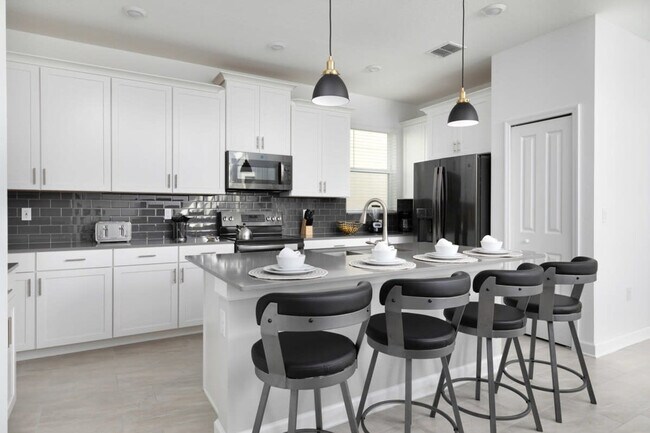 Building Photo - 4290 Paragraph Dr