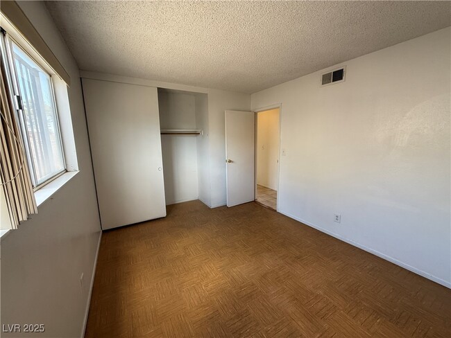 Building Photo - 2206 Sunnyslope Ave