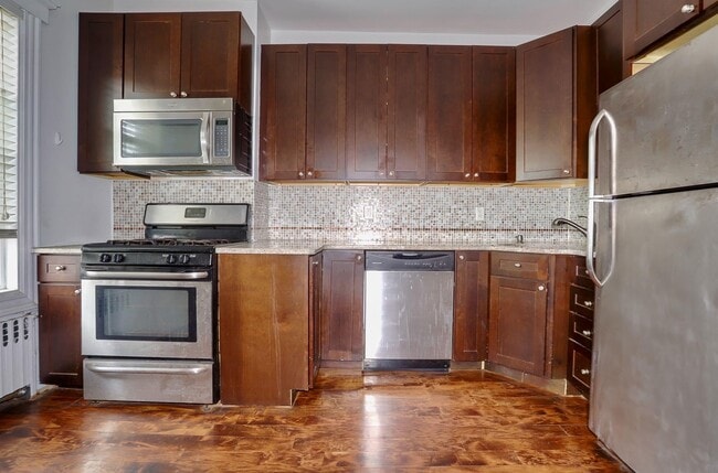 Building Photo - 12 Romaine Ave