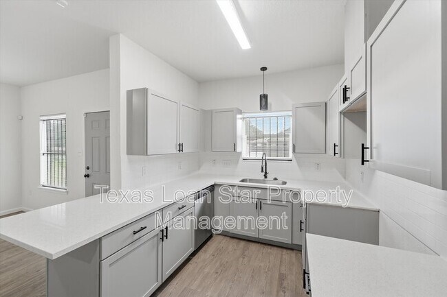 Building Photo - 319 N Carolina St