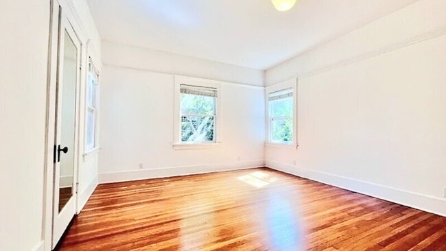 Building Photo - 1635 S Wilton Pl