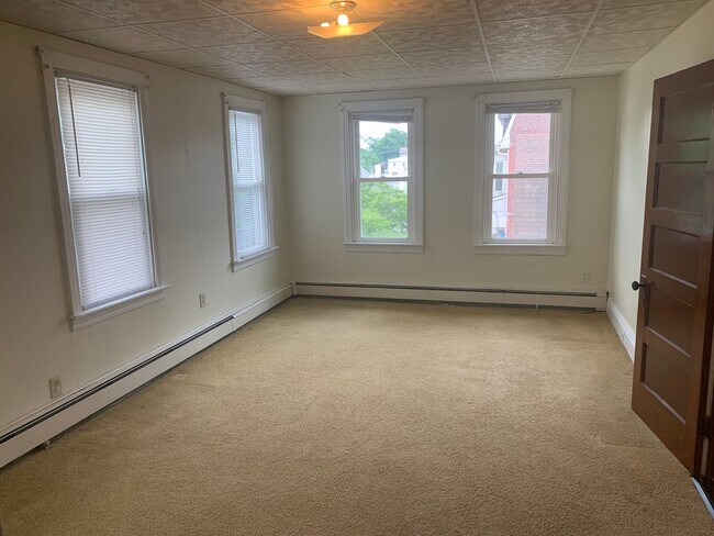 Building Photo - Dallastown SD 3 Bedroom House-Yard, Parking