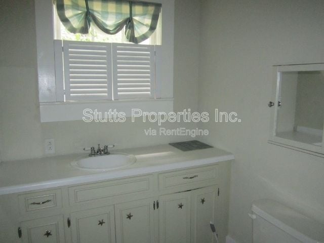 Building Photo - 403 Almon Ave