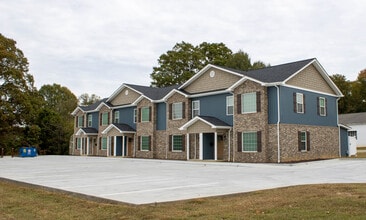 Building Photo - The Highlands on Main