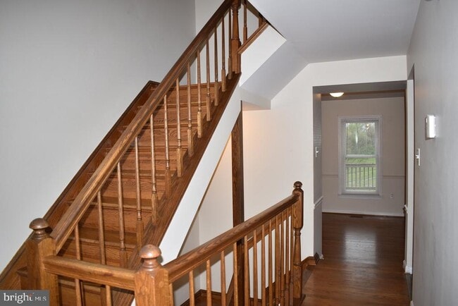 Building Photo - 8278 Waterside Ct