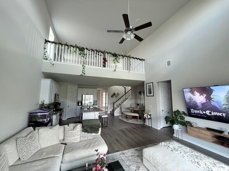 Building Photo - 2024 Wilsons Warbler Dr