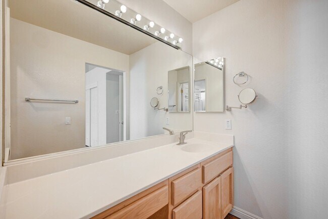 Building Photo - Charming 2 Bedroom, Single-Story Home in S...