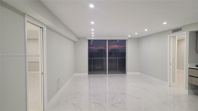 Building Photo - 6039 Collins Ave