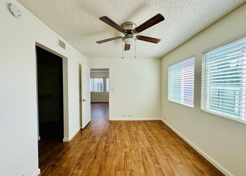 Building Photo - 28 20th Ct