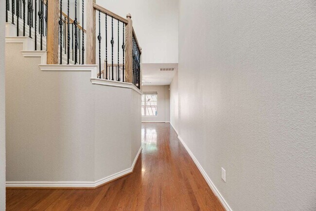 Building Photo - Dog friendly 3-2.5-2 Townhome in the heart of Plano!