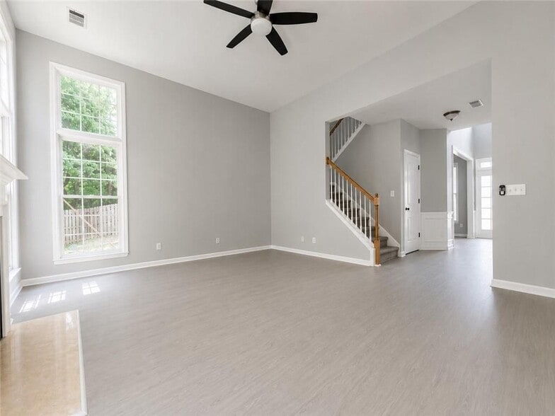Building Photo - 1707 Hidden Pond Cir
