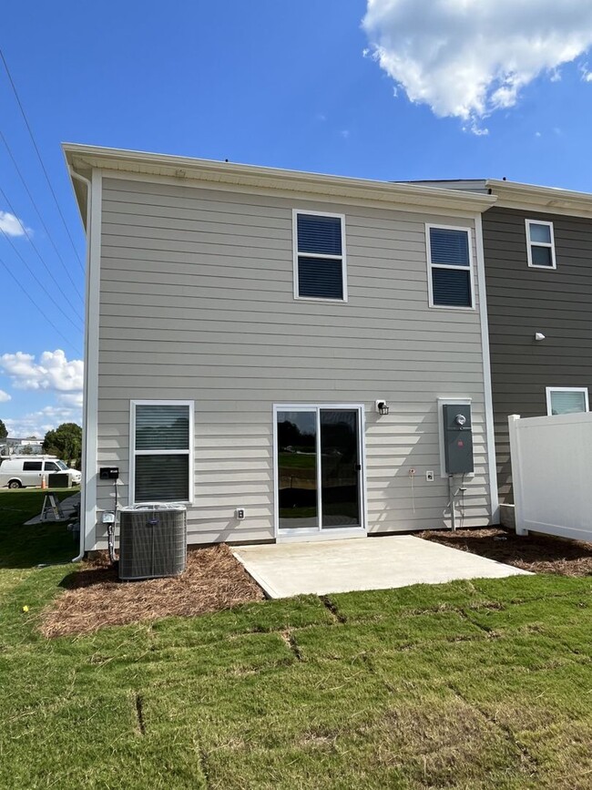 Building Photo - Brand New 3 Bed + Loft Townhome in Monroe