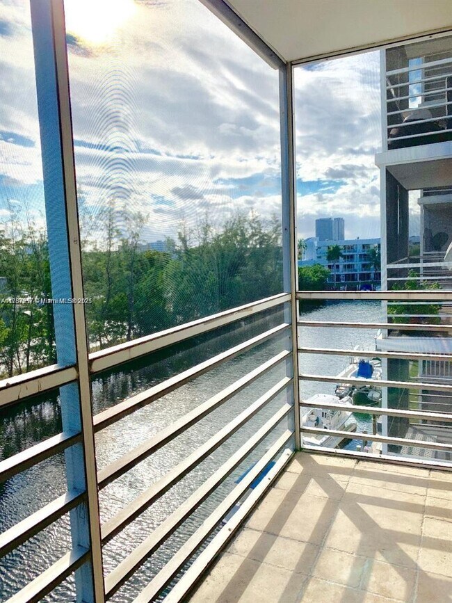 Building Photo - 2 bedroom in Sunny Isles Beach FL 33160