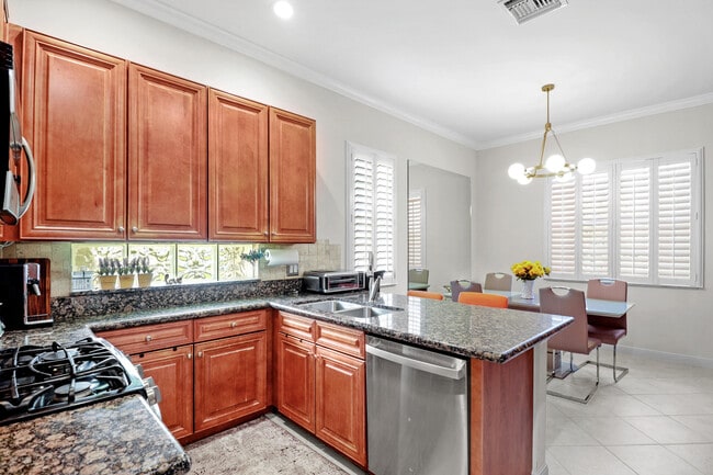 Building Photo - 4496 Hickory Dr