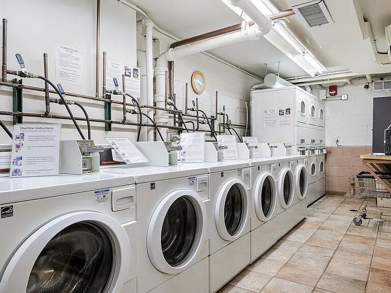 Building Photo - 1339 N Dearborn St