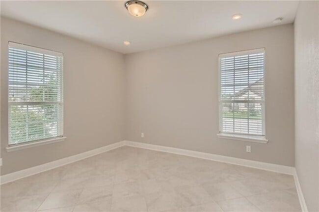 Building Photo - 303 White River Dr