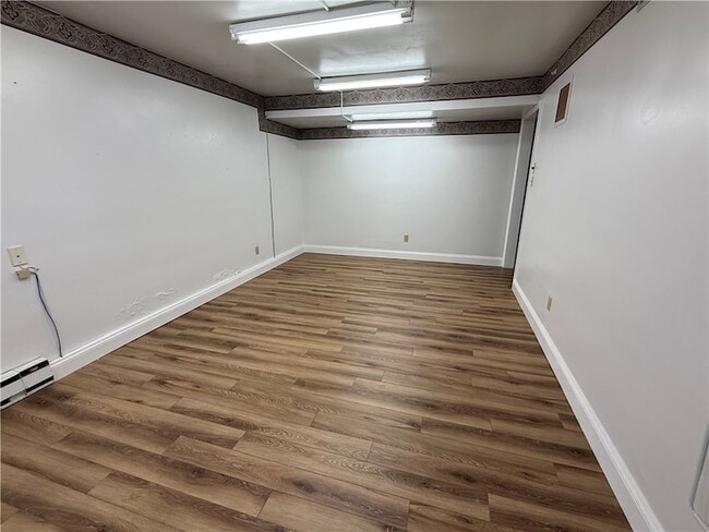 Building Photo - 825 10th Ave