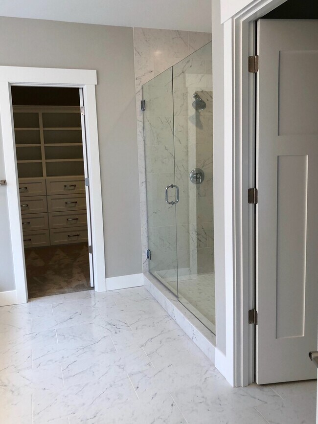 Building Photo - Gorgeous Home in the Wing Point Area of Ba...