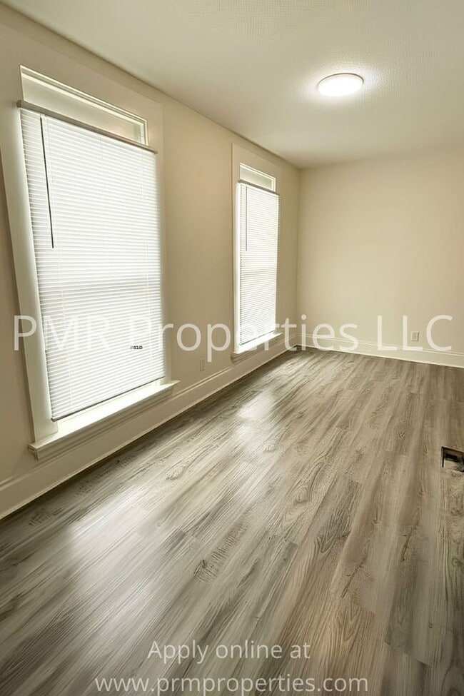 Building Photo - 6 Bedrooms / 3.5 Bathrooms House