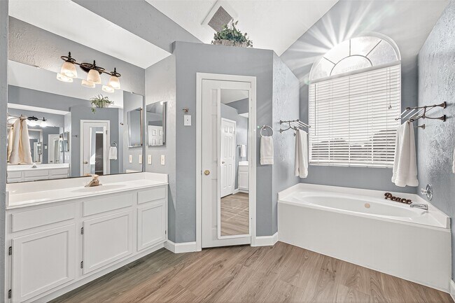 Building Photo - 14015 Wheatbridge Dr