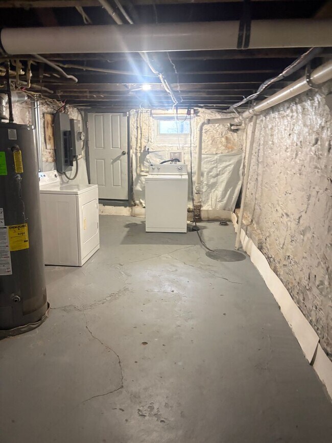 Building Photo - Available Now – Spacious 3-Bedroom Townhome in Baltimore City