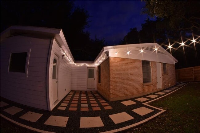 Building Photo - 4813 Blueberry Trail