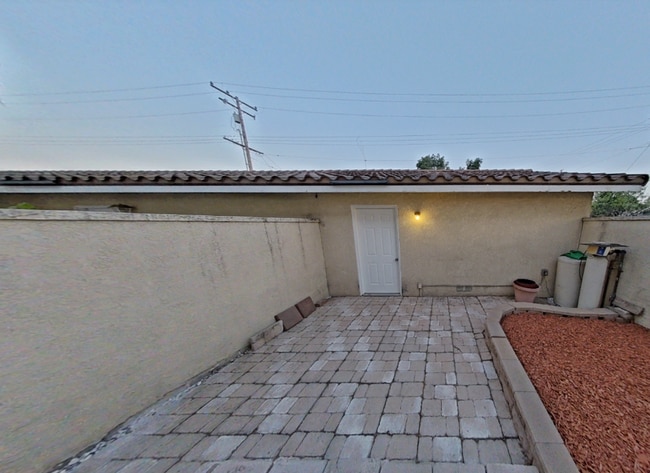 Building Photo - 3-Bedroom Home with Private Balcony in Pico Rivera FOR RENT