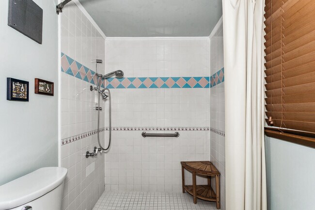 Building Photo - 1402 Via De Luna Dr