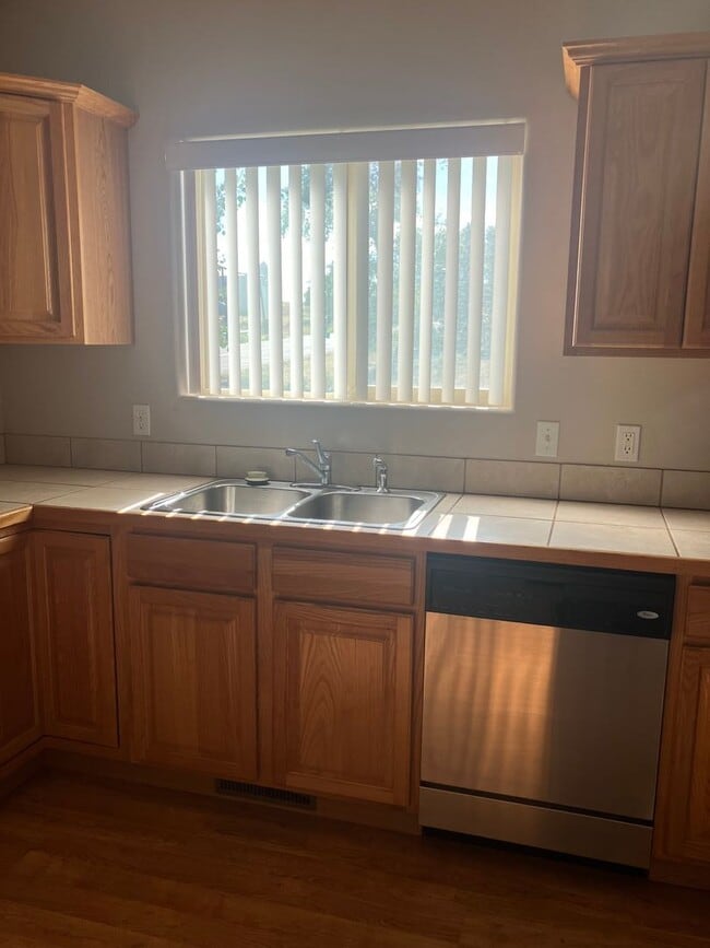 Building Photo - 1302 Kremer-2