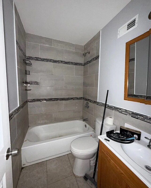 Building Photo - 25 E Abbottsford Ave