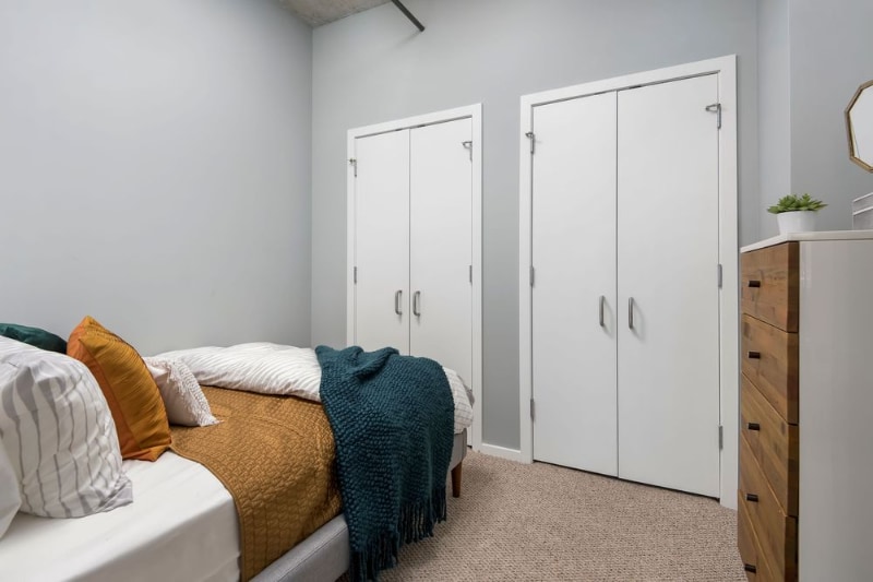 Building Photo - 1169 S Plymouth Ct