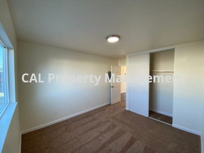 Building Photo - Newly Remodeled 2 Bedroom Apartment!