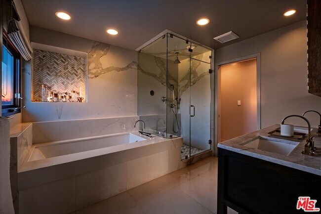 Building Photo - 2035 De Mille Dr