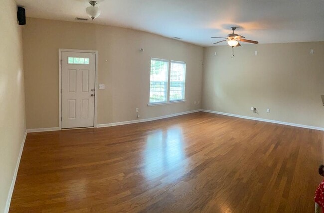 Building Photo - 1035 Ileagnes Rd