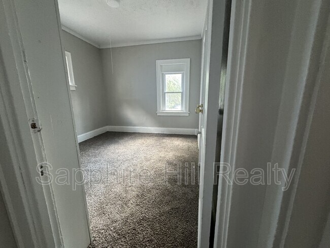 Building Photo - 4056 E 136th St