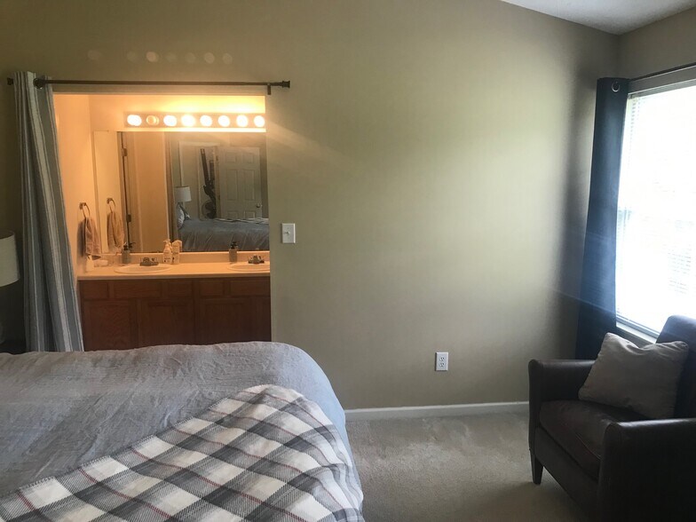 Building Photo - 4626 S Sparrow Ct