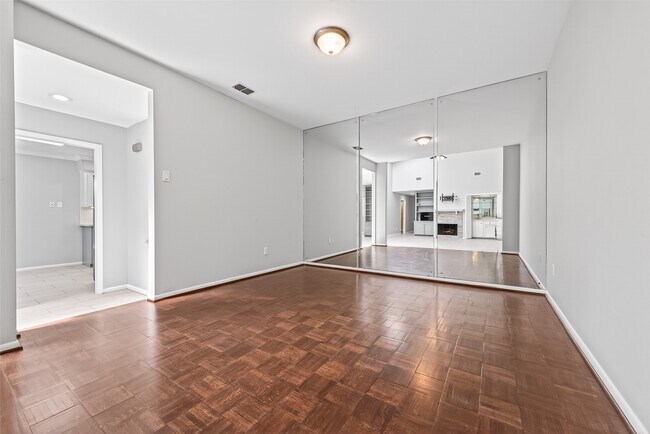 Building Photo - 5218 Palmetto St